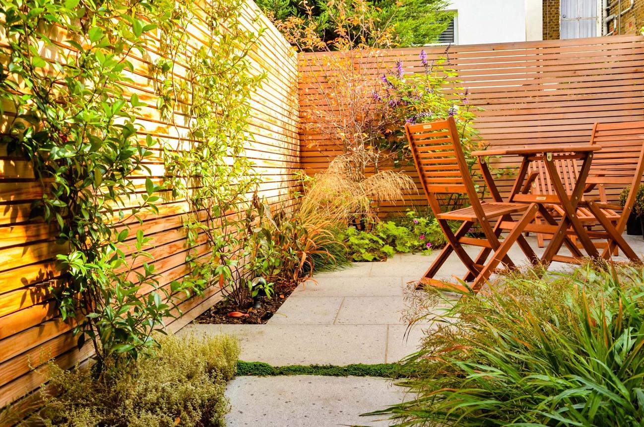 Choose Fencing and Garden Features That Last