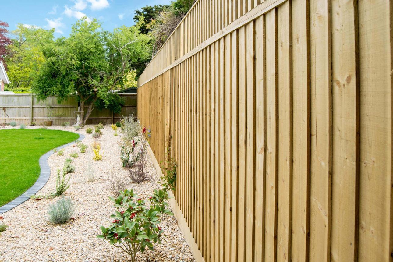 Why Feather Edge Fencing Is Popular
